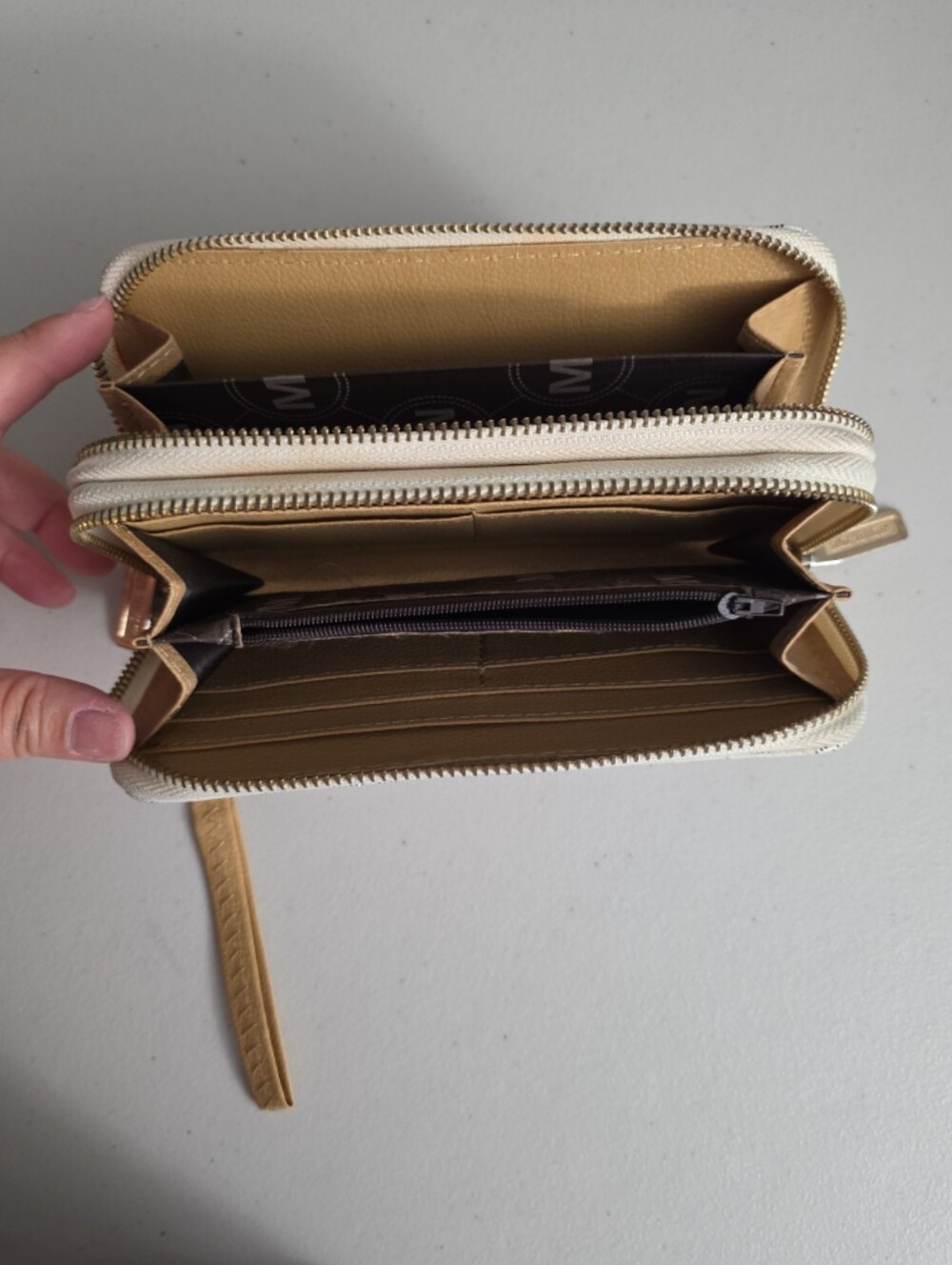 Michael Kors White Signature Zip Wallet with Tan Wristlet - Picture 4 of 7